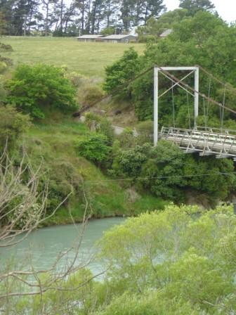 hurunui-river-lodge-bridge